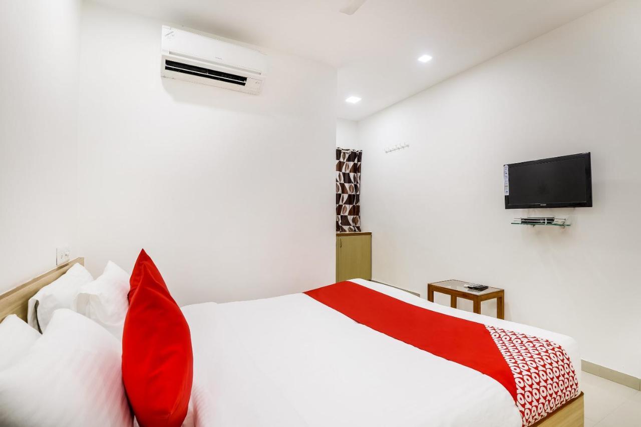 Oyo Hotel D Veeray Ahmedabad Exterior foto