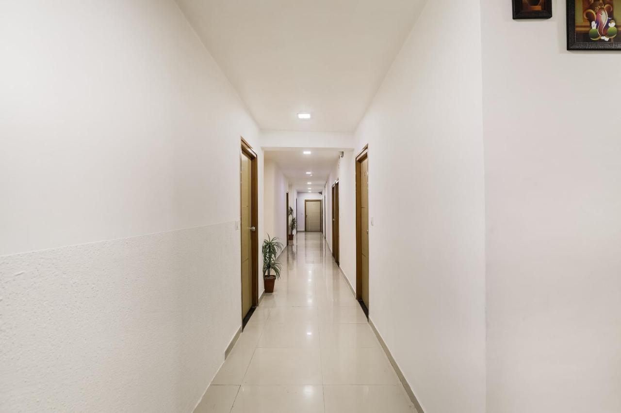 Oyo Hotel D Veeray Ahmedabad Exterior foto
