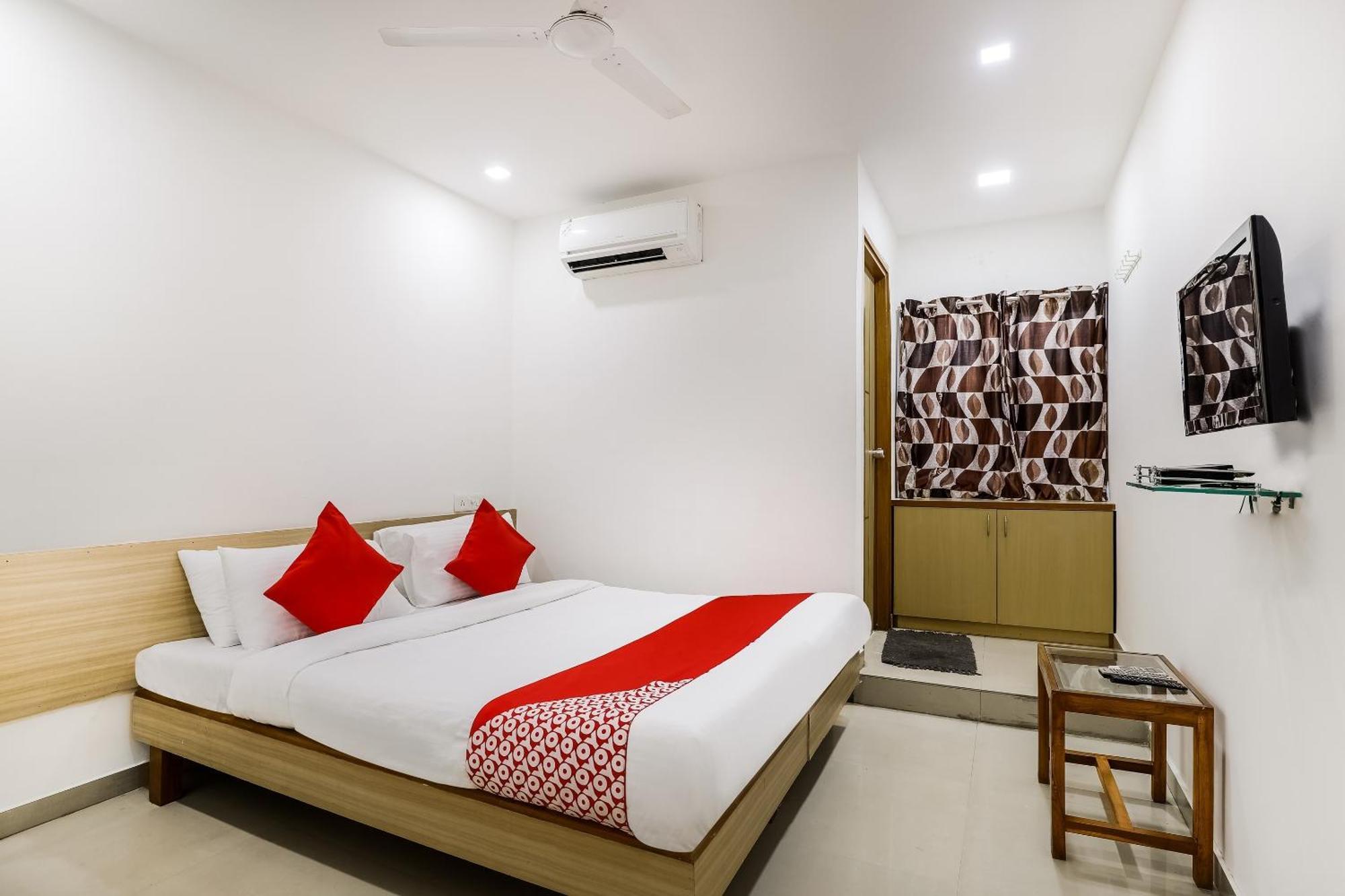 Oyo Hotel D Veeray Ahmedabad Exterior foto