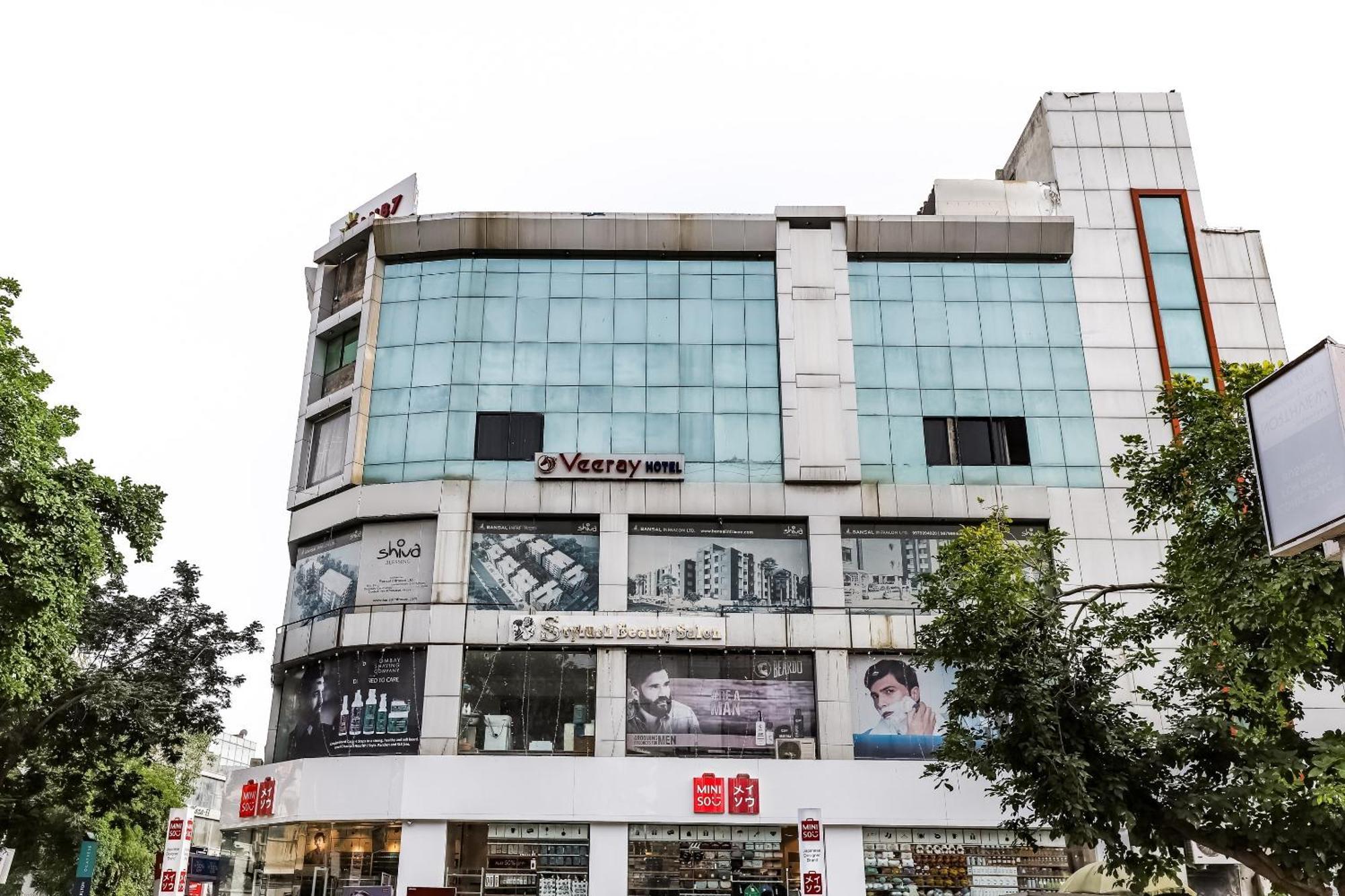 Oyo Hotel D Veeray Ahmedabad Exterior foto
