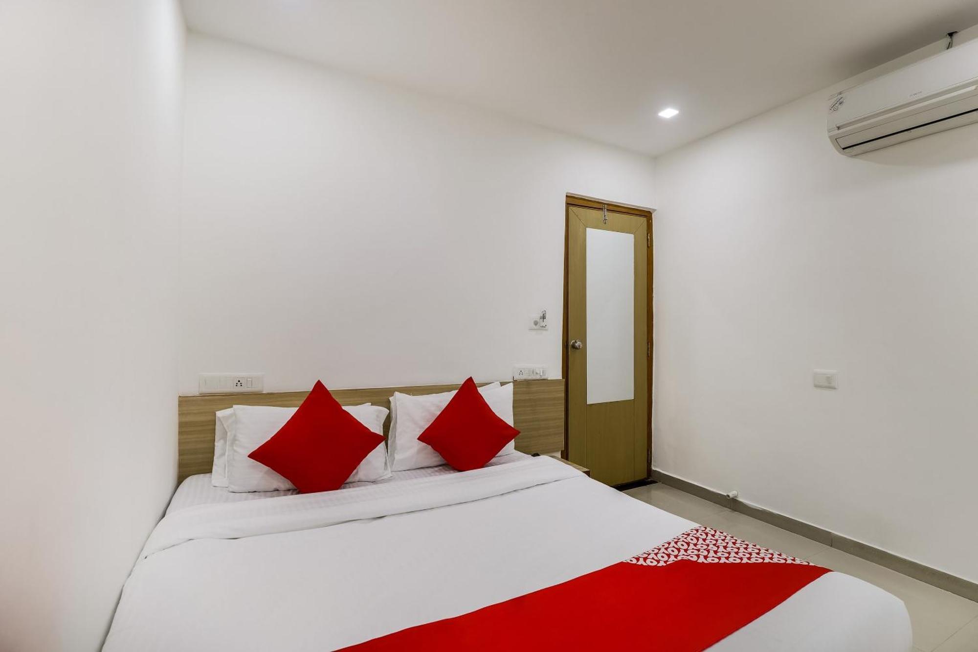 Oyo Hotel D Veeray Ahmedabad Exterior foto
